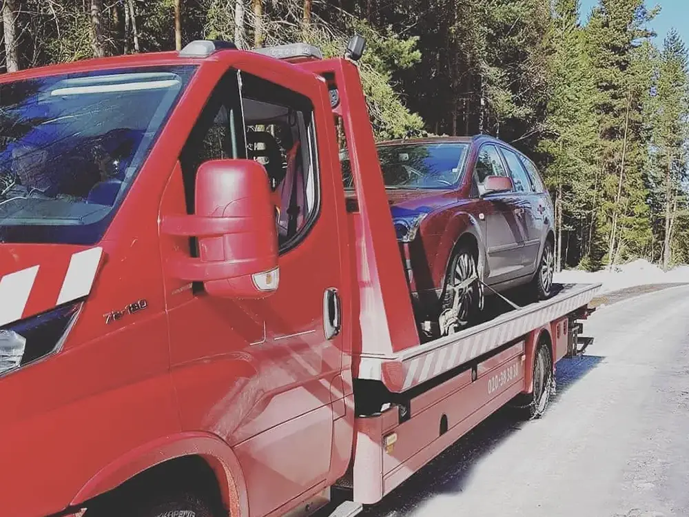 Bil bärgad av Malmbärgarna